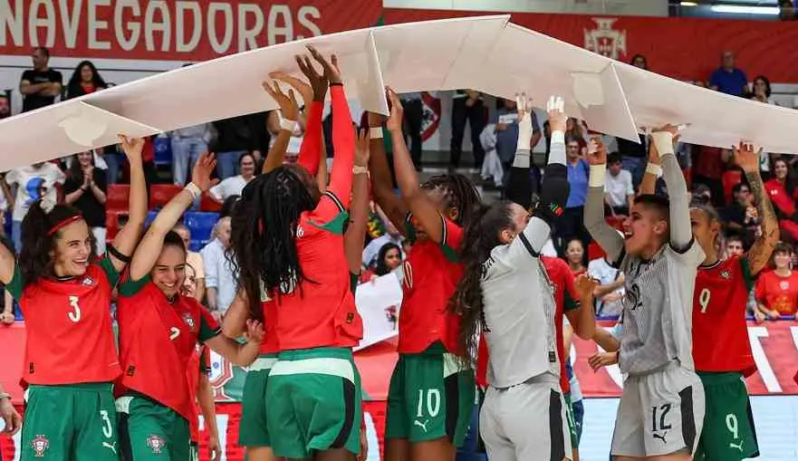 Três jogos, três vitórias e apuramento garantido para o Euro de Futsal na Croácia